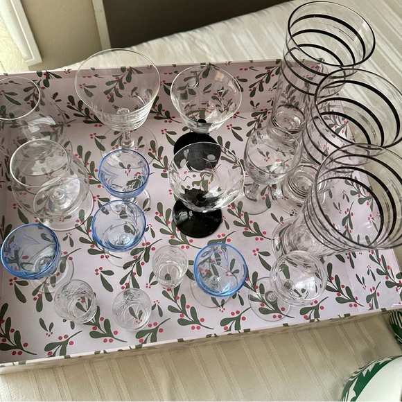 Assorted Vintage Glassware Set - Picture 3 of 8